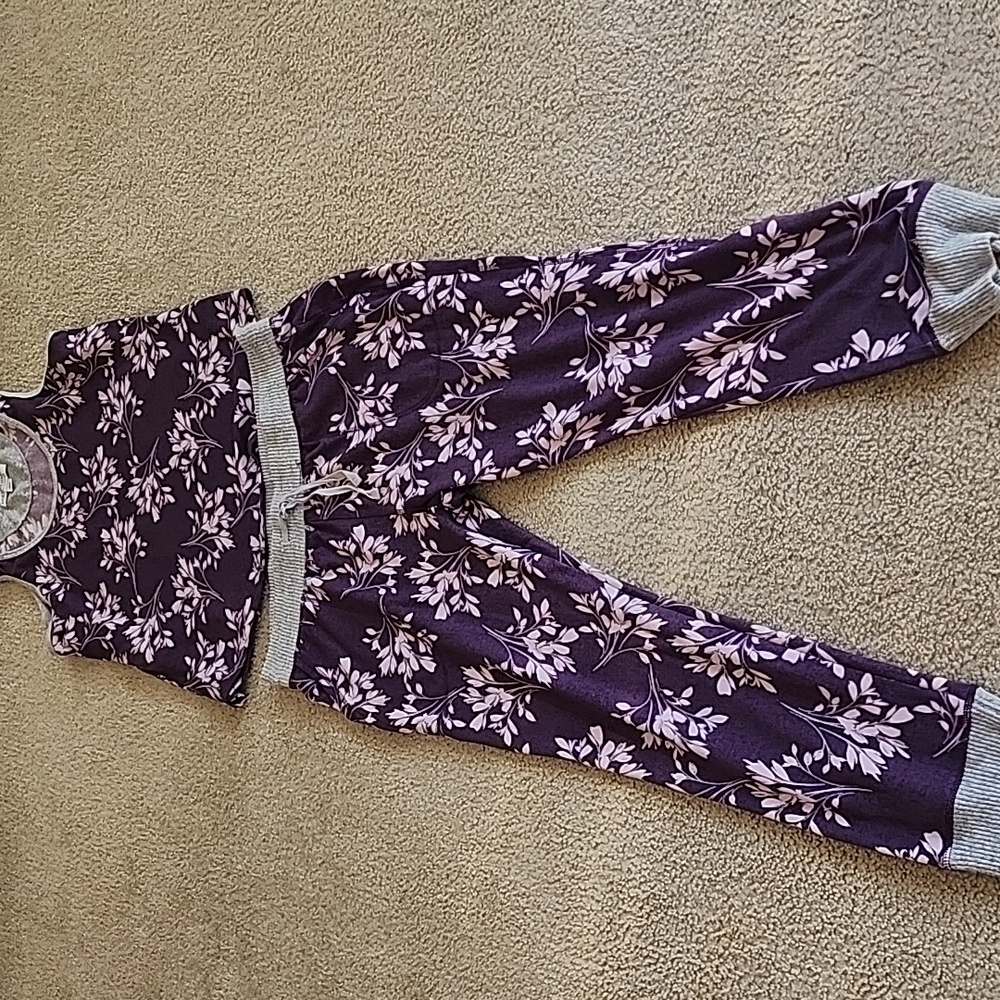 Karen Neuburger Purple and Gray Lounge Set